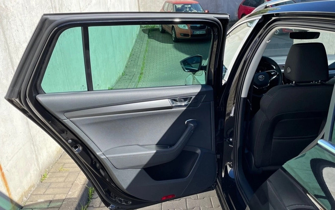 Skoda Superb cena 190240 przebieg: 4, rok produkcji 2024 z Gryfino małe 67